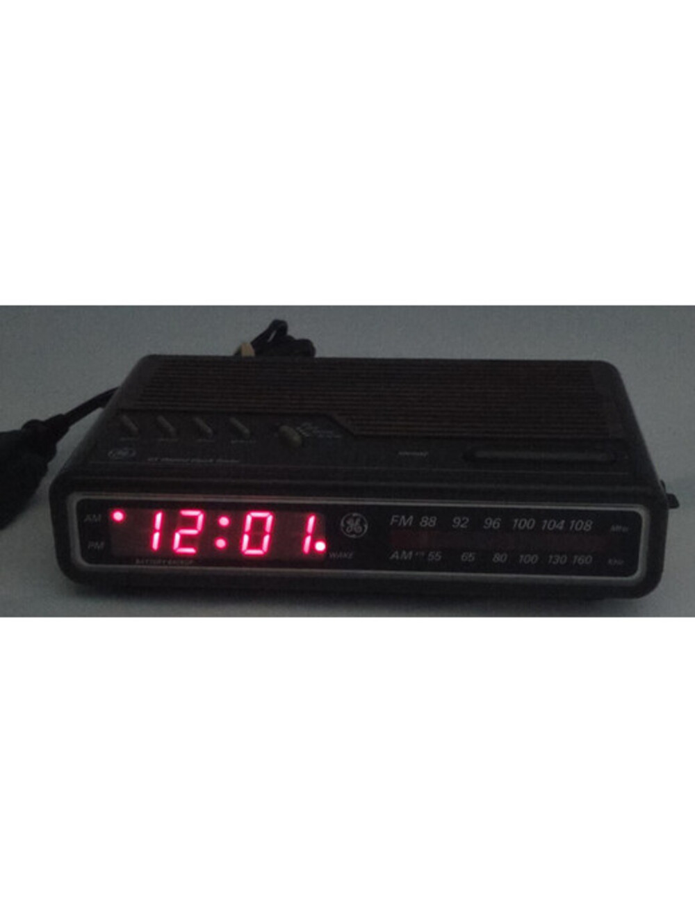 Vintage 1980s GE 7-4612A Woodgrain AM FM Digital Alarm Clock Radio Tested